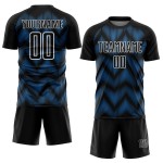 Benutzerdefiniertes Sublimations-Fußballtrikot in Schwarz-Pulverblau mit weißer Linie Benutzerdefiniertes Sublimations-Fußballtrikot in Schwarz-Pulverblau mit weißer Linie