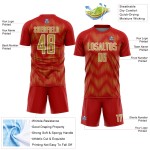 Benutzerdefiniertes Sublimations-Fußballtrikot in Rot und Altgold mit weißer Linie Benutzerdefiniertes Sublimations-Fußballtrikot in Rot und Altgold mit weißer Linie
