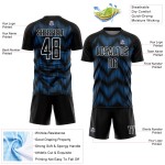 Benutzerdefiniertes Sublimations-Fußballtrikot in Schwarz-Pulverblau mit weißer Linie Benutzerdefiniertes Sublimations-Fußballtrikot in Schwarz-Pulverblau mit weißer Linie