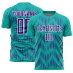 Benutzerdefiniertes Aqua-Lila-Weiß-Linien-Sublimations-Fußballtrikot Benutzerdefiniertes Aqua-Lila-Weiß-Linien-Sublimations-Fußballtrikot