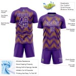 Benutzerdefiniertes Lila-Gold-Weiß-Linien-Sublimations-Fußballtrikot Benutzerdefiniertes Lila-Gold-Weiß-Linien-Sublimations-Fußballtrikot