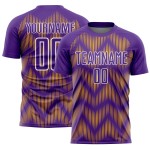 Benutzerdefiniertes Lila-Gold-Weiß-Linien-Sublimations-Fußballtrikot Benutzerdefiniertes Lila-Gold-Weiß-Linien-Sublimations-Fußballtrikot